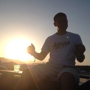 Meet your Posher, Christopher